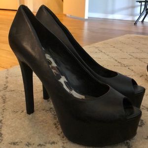 Jessica Simpson peep toe